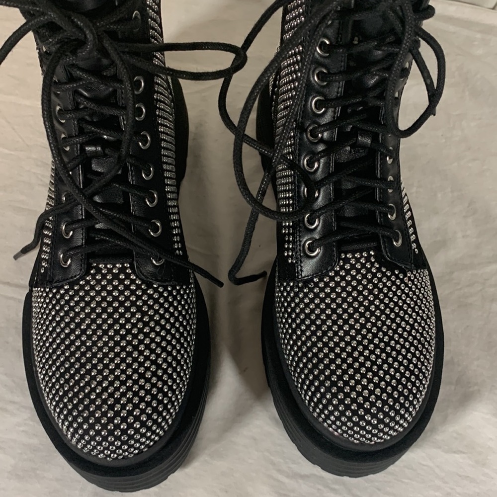 NIB Gianni Bini Non-Stop Studded Chunky Lug Sole Platform Booties, 8.5M - Picture 3 of 11
